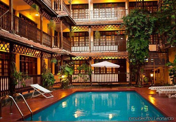 Protea Hotel By Marriott Dar Es Salaam Courtyard Экстерьер фото