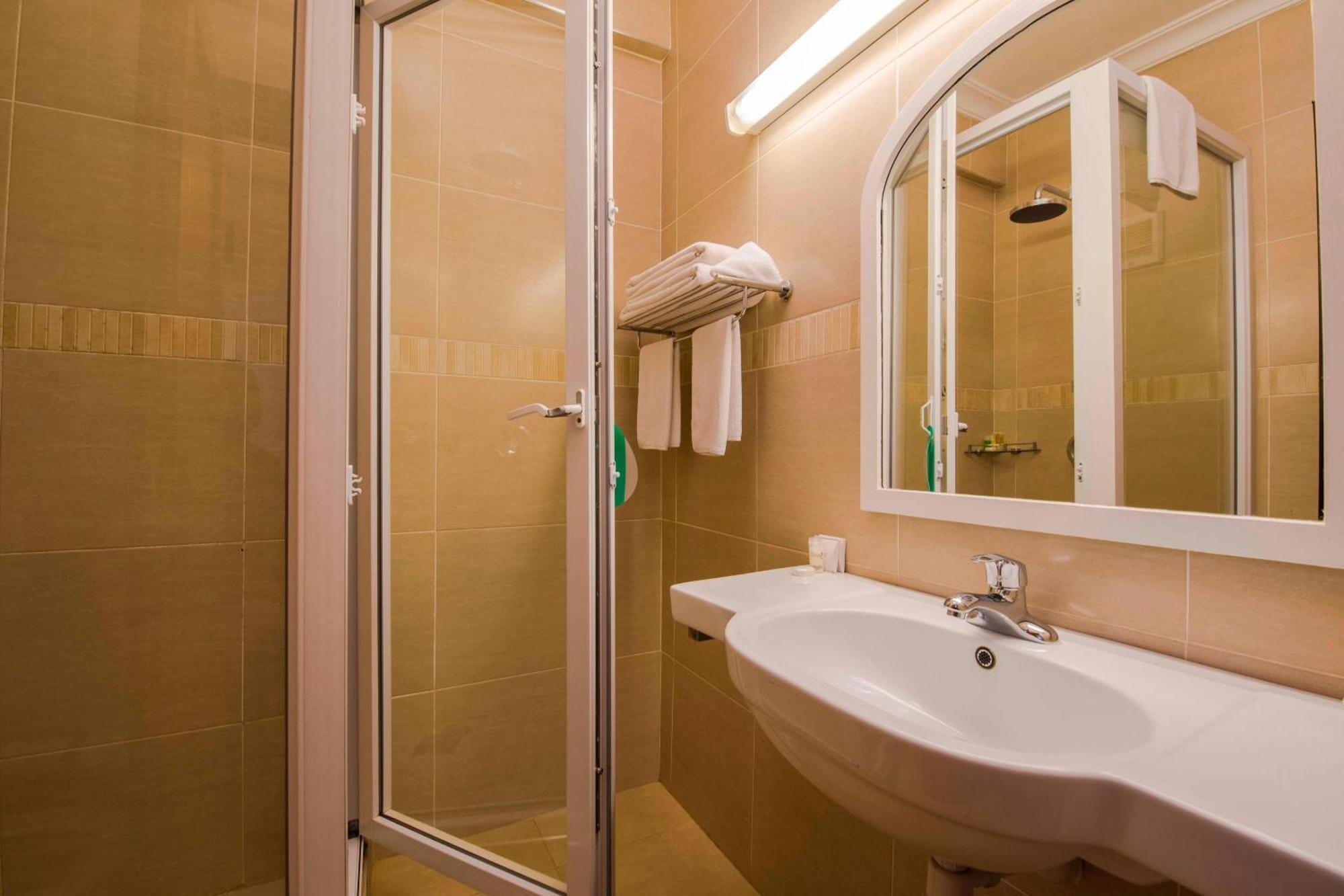 Protea Hotel By Marriott Dar Es Salaam Courtyard Экстерьер фото
