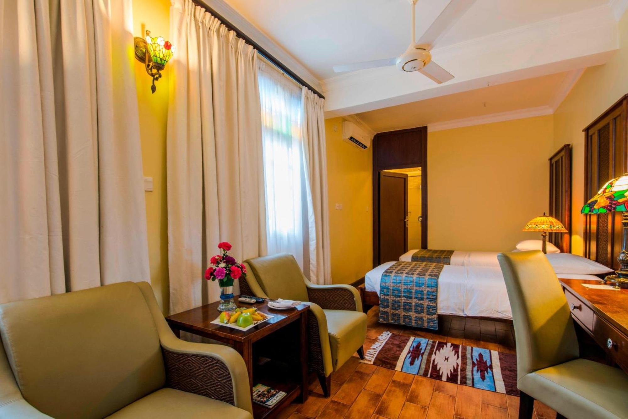 Protea Hotel By Marriott Dar Es Salaam Courtyard Экстерьер фото