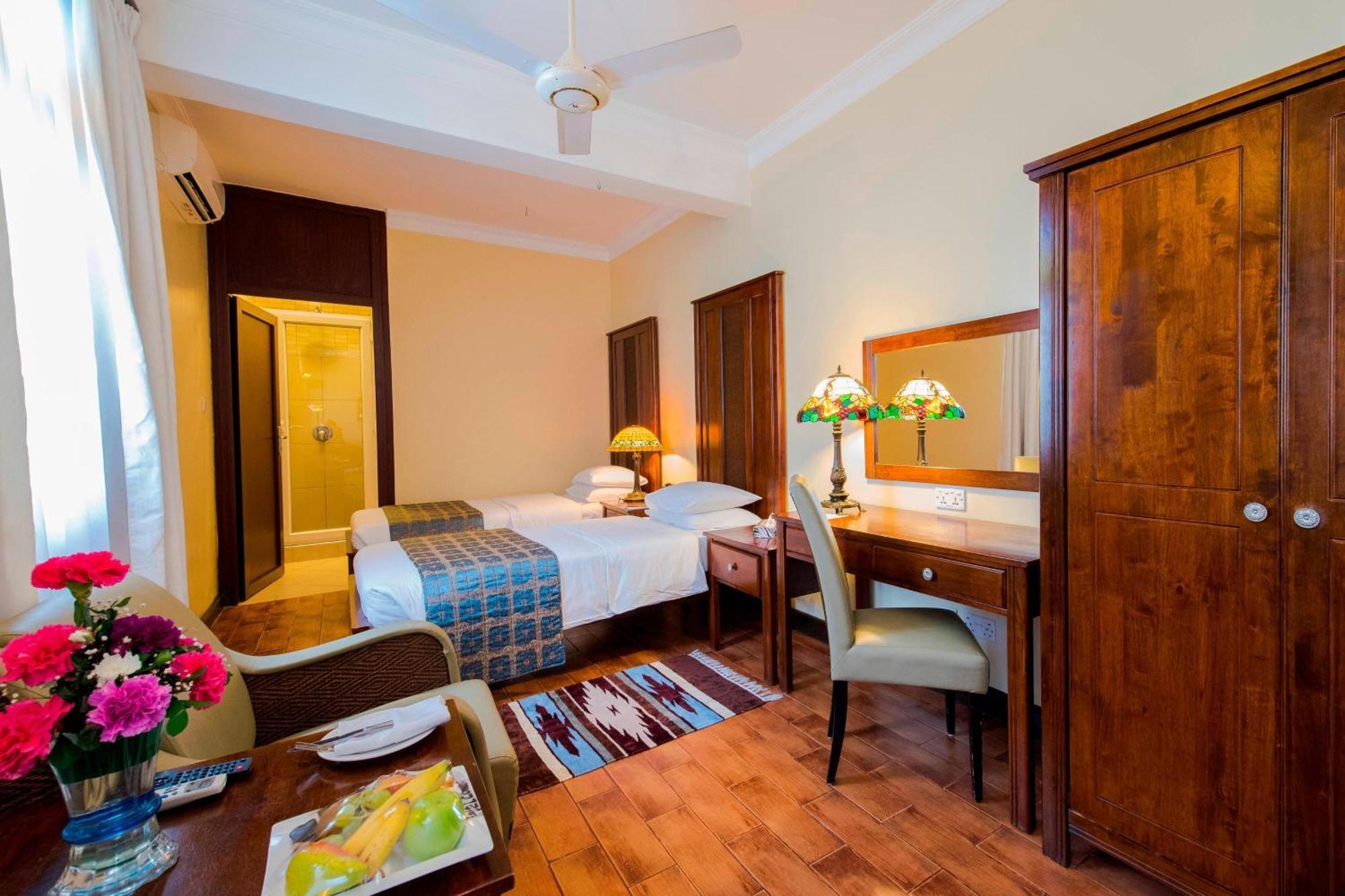 Protea Hotel By Marriott Dar Es Salaam Courtyard Экстерьер фото