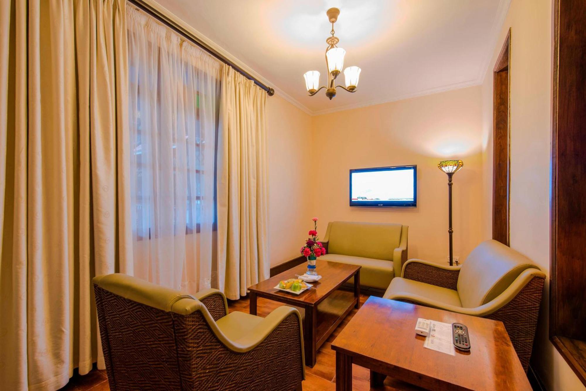 Protea Hotel By Marriott Dar Es Salaam Courtyard Экстерьер фото