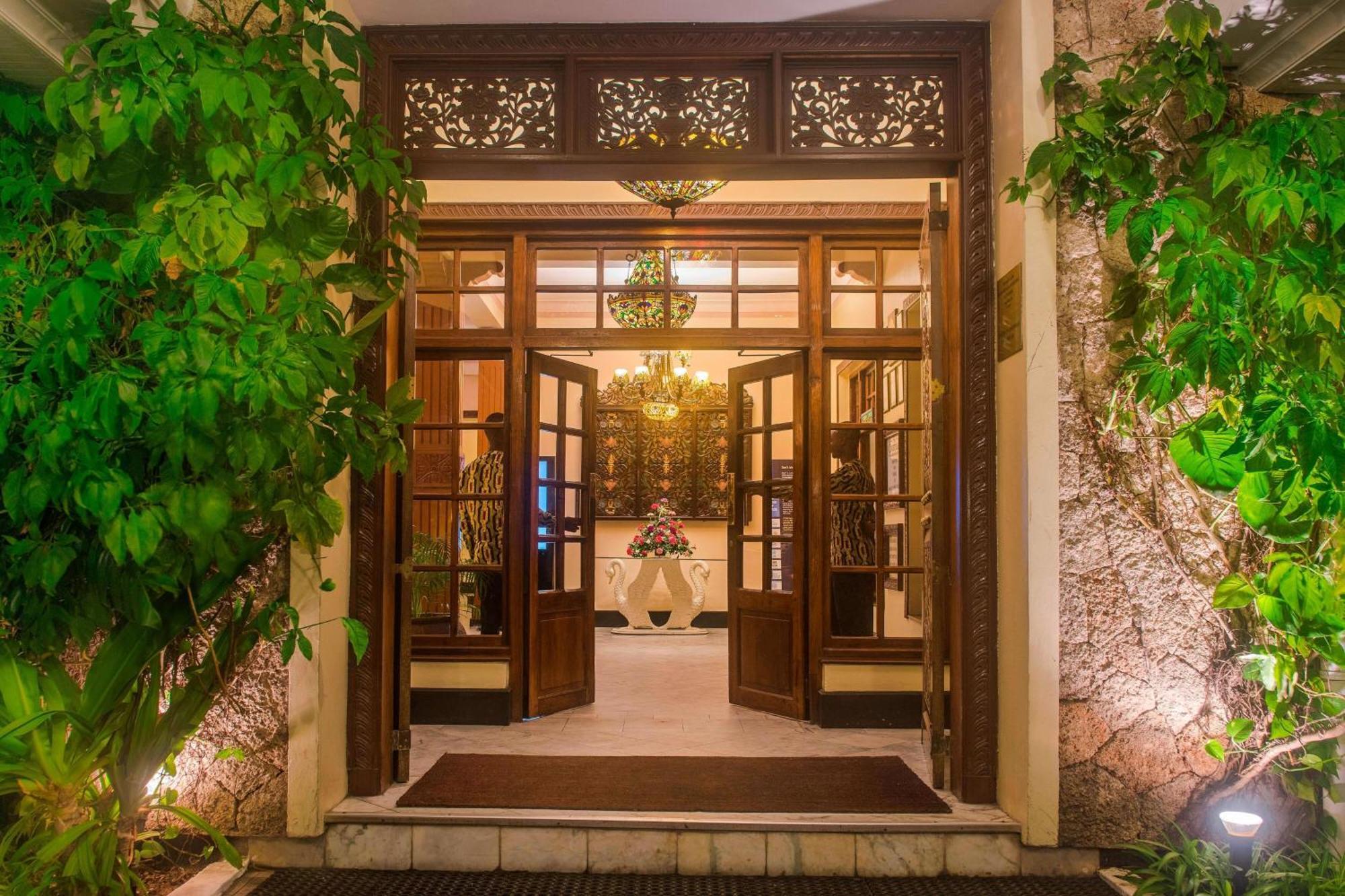 Protea Hotel By Marriott Dar Es Salaam Courtyard Экстерьер фото