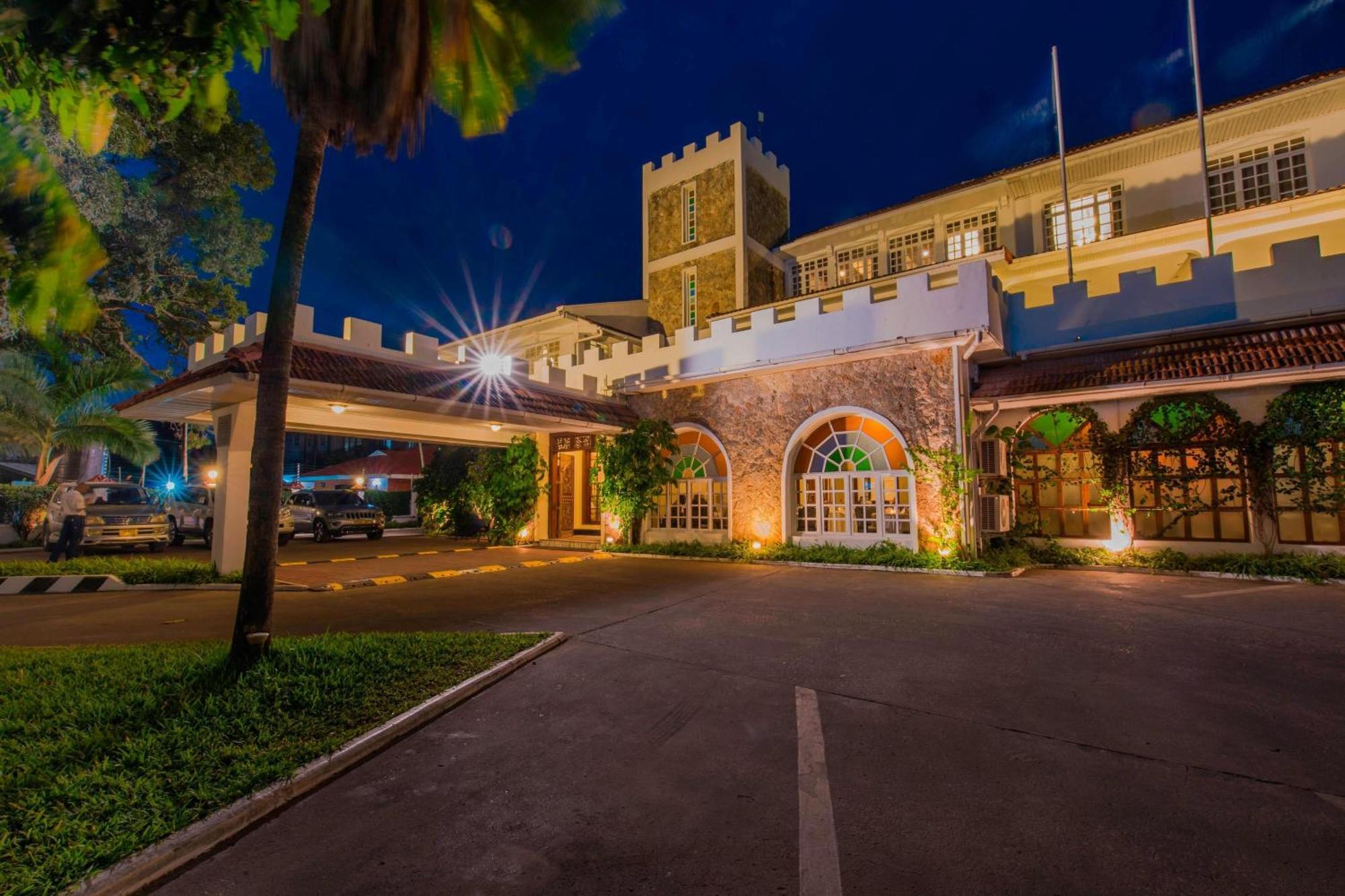 Protea Hotel By Marriott Dar Es Salaam Courtyard Экстерьер фото