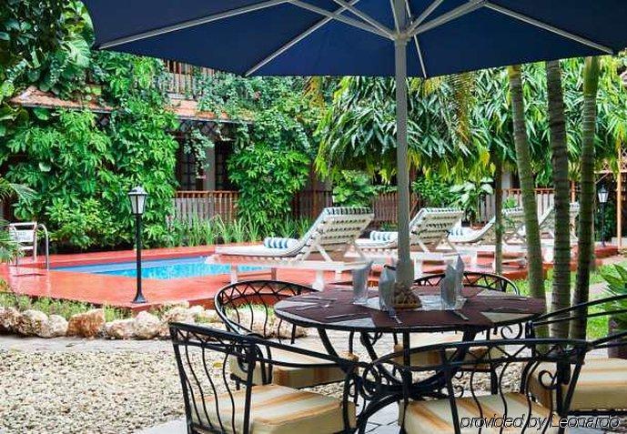 Protea Hotel By Marriott Dar Es Salaam Courtyard Экстерьер фото
