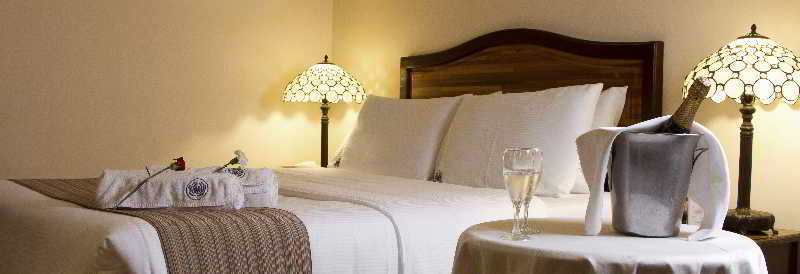 Protea Hotel By Marriott Dar Es Salaam Courtyard Экстерьер фото