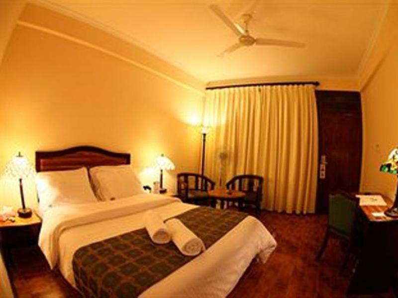 Protea Hotel By Marriott Dar Es Salaam Courtyard Экстерьер фото
