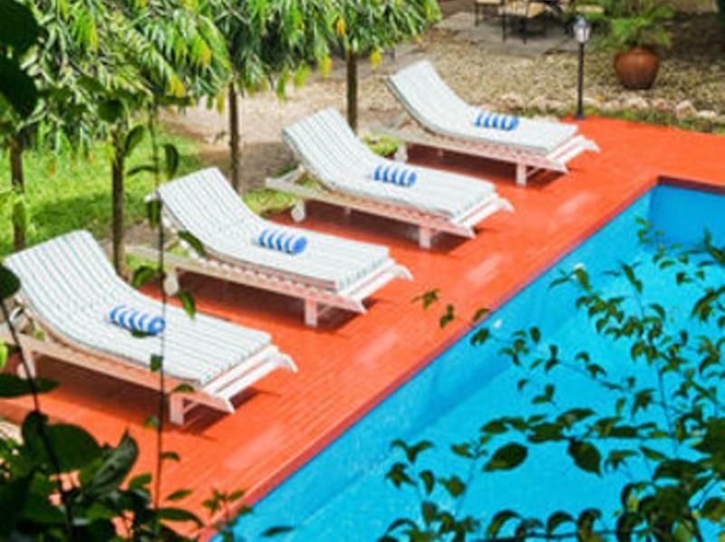 Protea Hotel By Marriott Dar Es Salaam Courtyard Экстерьер фото