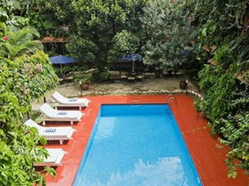 Protea Hotel By Marriott Dar Es Salaam Courtyard Экстерьер фото