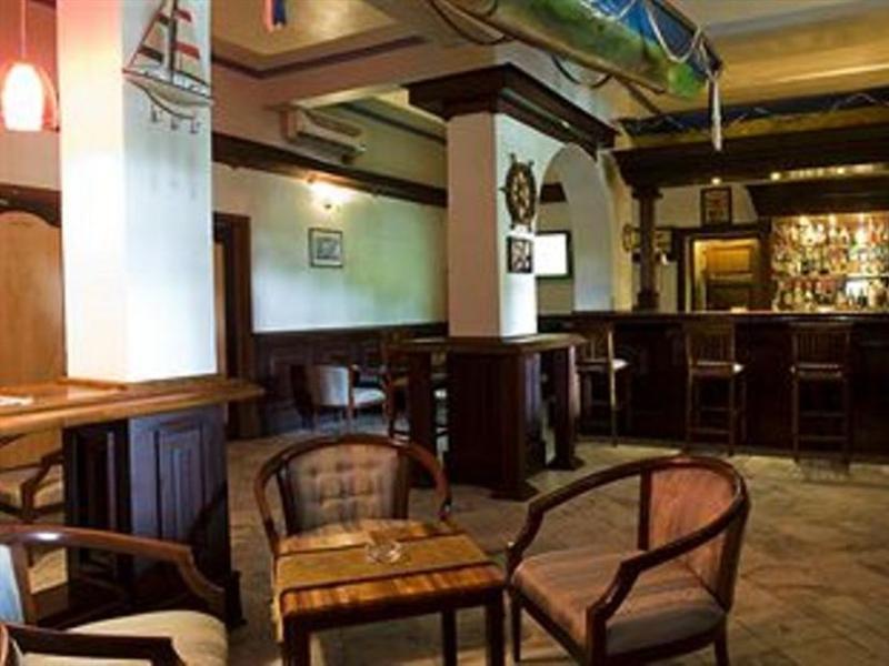 Protea Hotel By Marriott Dar Es Salaam Courtyard Экстерьер фото