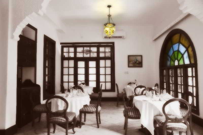 Protea Hotel By Marriott Dar Es Salaam Courtyard Экстерьер фото