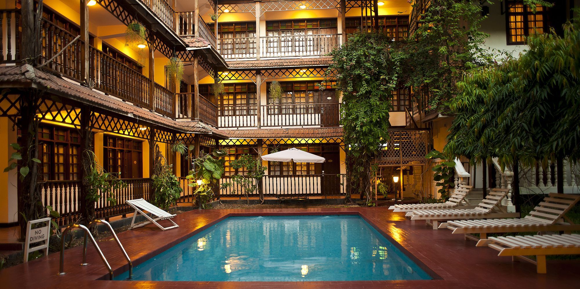 Protea Hotel By Marriott Dar Es Salaam Courtyard Экстерьер фото