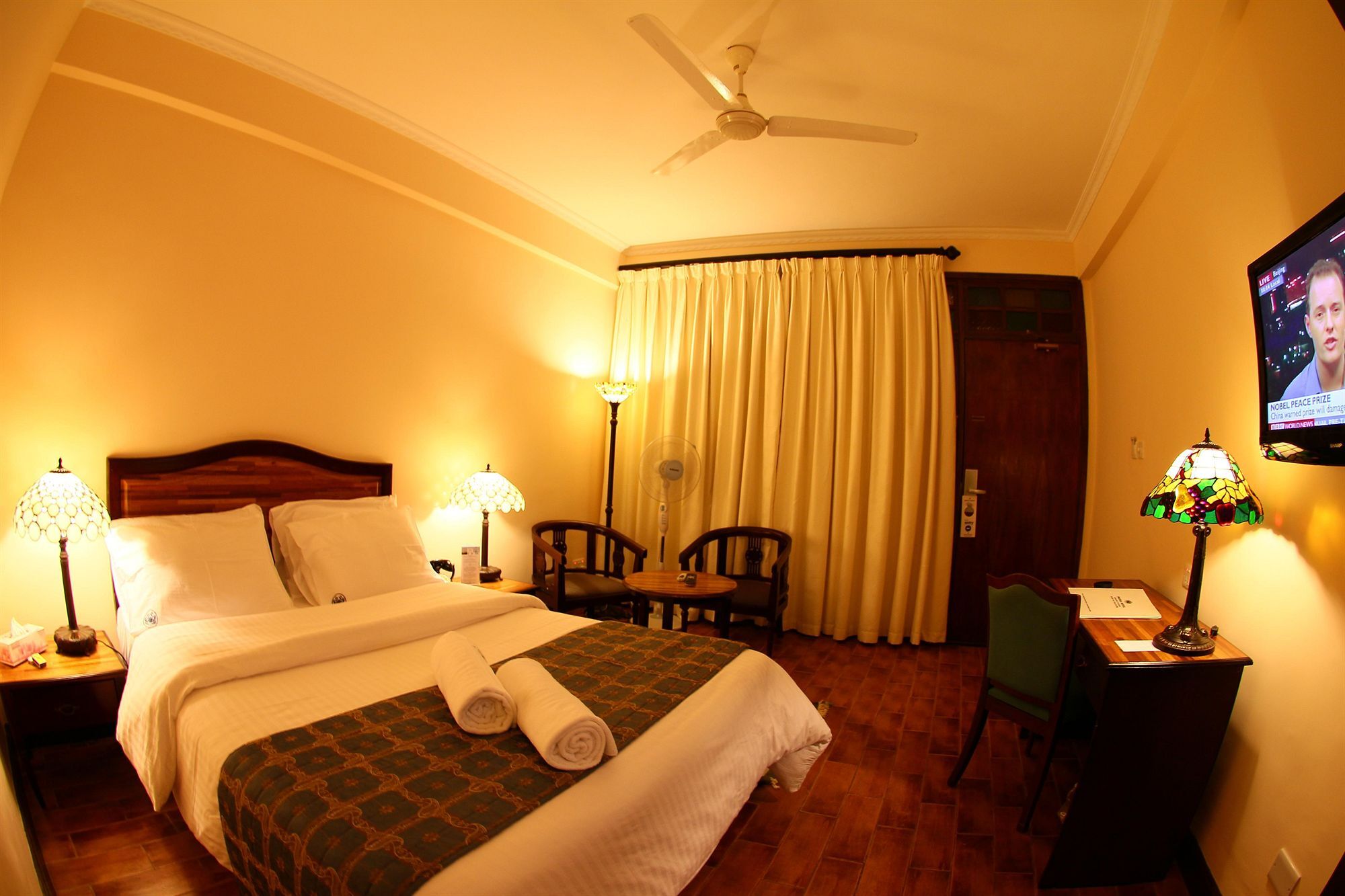 Protea Hotel By Marriott Dar Es Salaam Courtyard Экстерьер фото