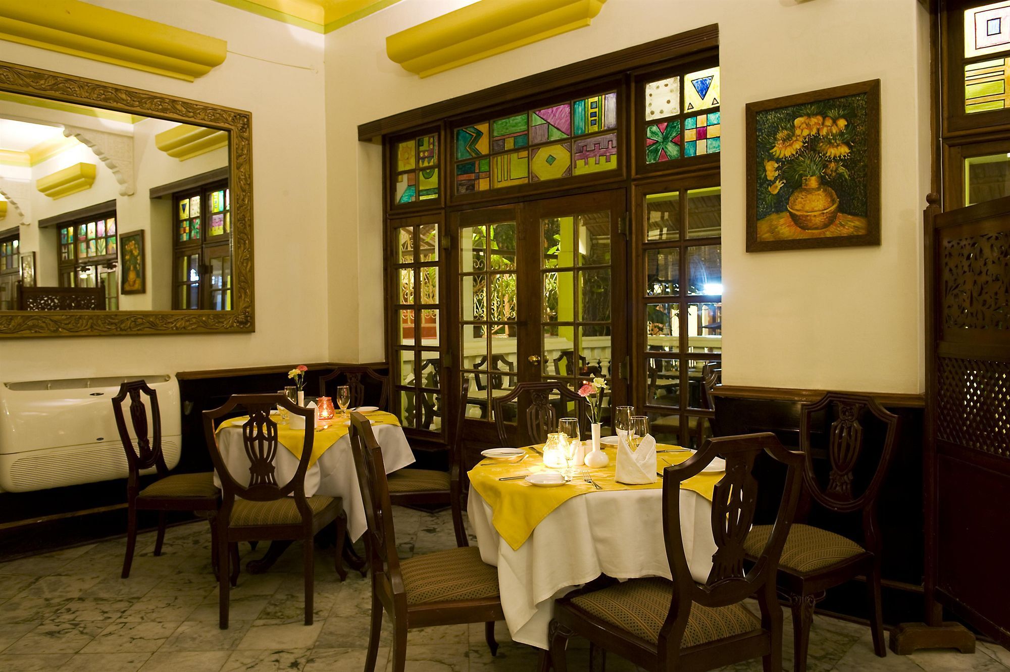 Protea Hotel By Marriott Dar Es Salaam Courtyard Экстерьер фото